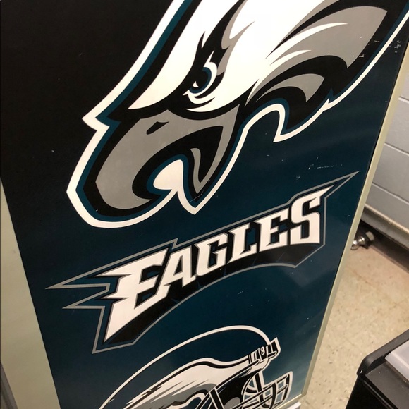 Skybox Eagles Vending Machine - Picture 5 of 8